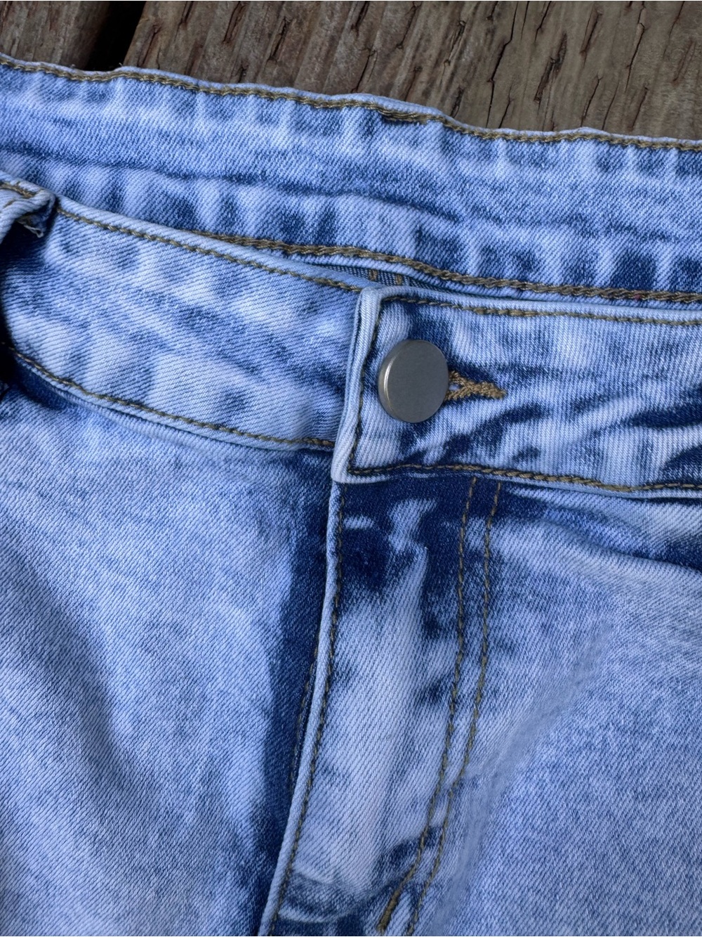 Women's Light Blue Boyfriend Jeans — Relaxed High-Rise Fit - Picture 4 of 5